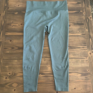 CRIVIT Green Ribbed Seamless Leggings Women’s L Textured Athleisure Activewear